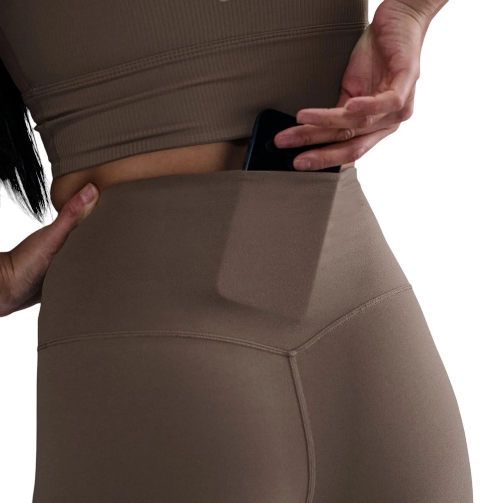 Nike 7/8 Length Leggings - Picture 4 of 4